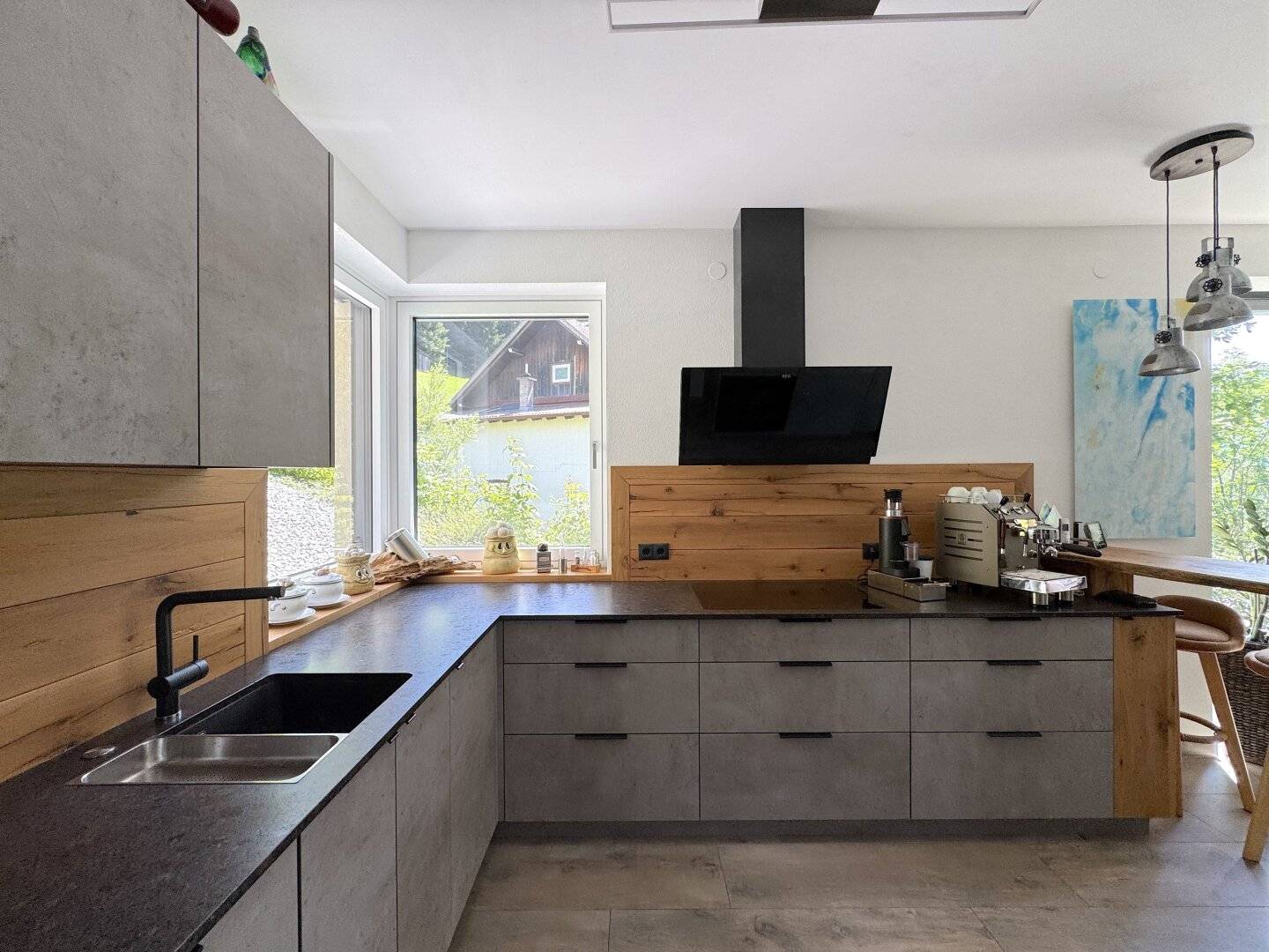 Modernes Einfamilienhaus mit traumhaftem Panoramablick, Sauna und Bachidylle