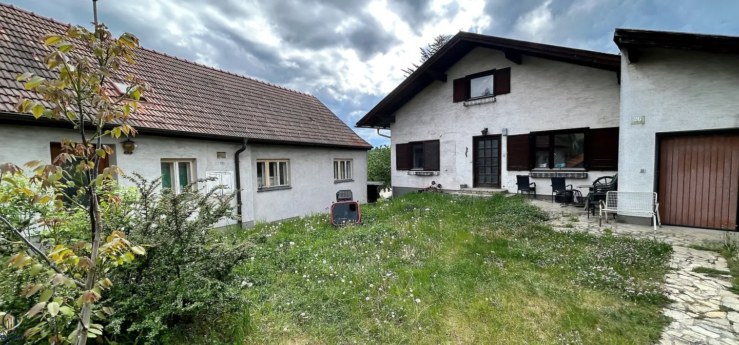 Renovierungsprojekt - Großes Grundstück mit 2 Häuser - Renovierungsprojekt