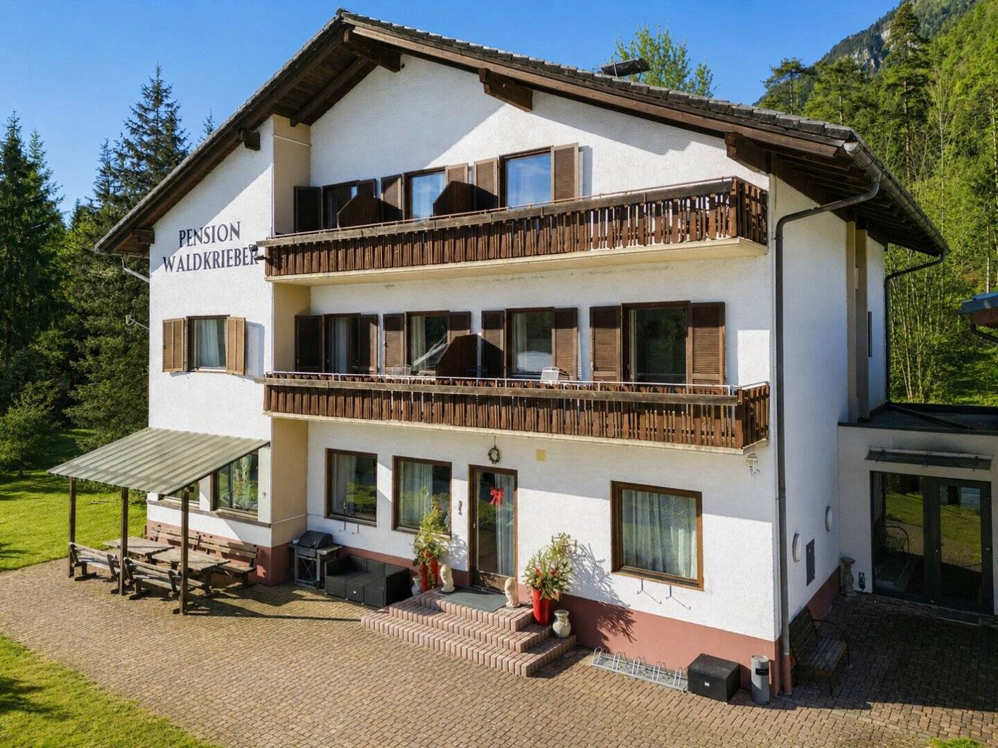 Top-Investment Pressegger See: Pension mit 12 Zimmern + 4 Neubau-Apartments (2020)