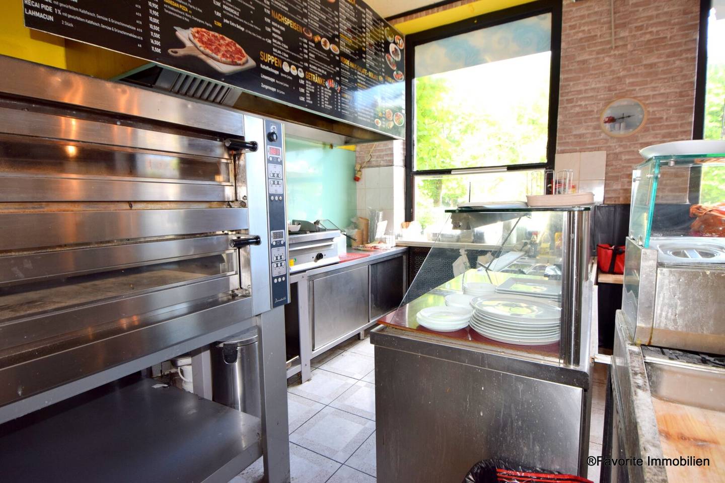 Traiskirchen Stadtzentrum – Top Gastronomie-Location in mit Garten zu mieten!