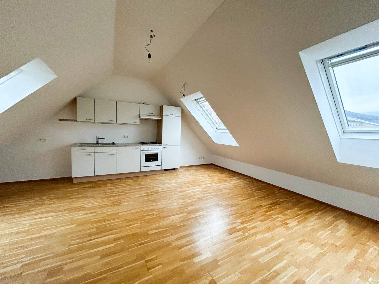 Entzückende Dachgeschosswohnung in Zentrumsnähe!