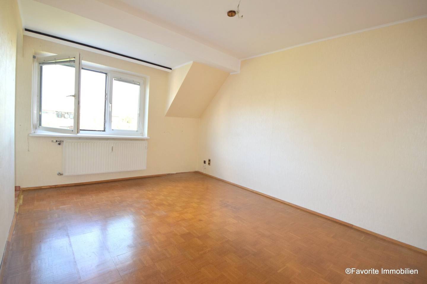 Großzügige 4-Zimmer-DG-Wohnung mit Aufzug in 1100 Wien – 109m² Komfort!