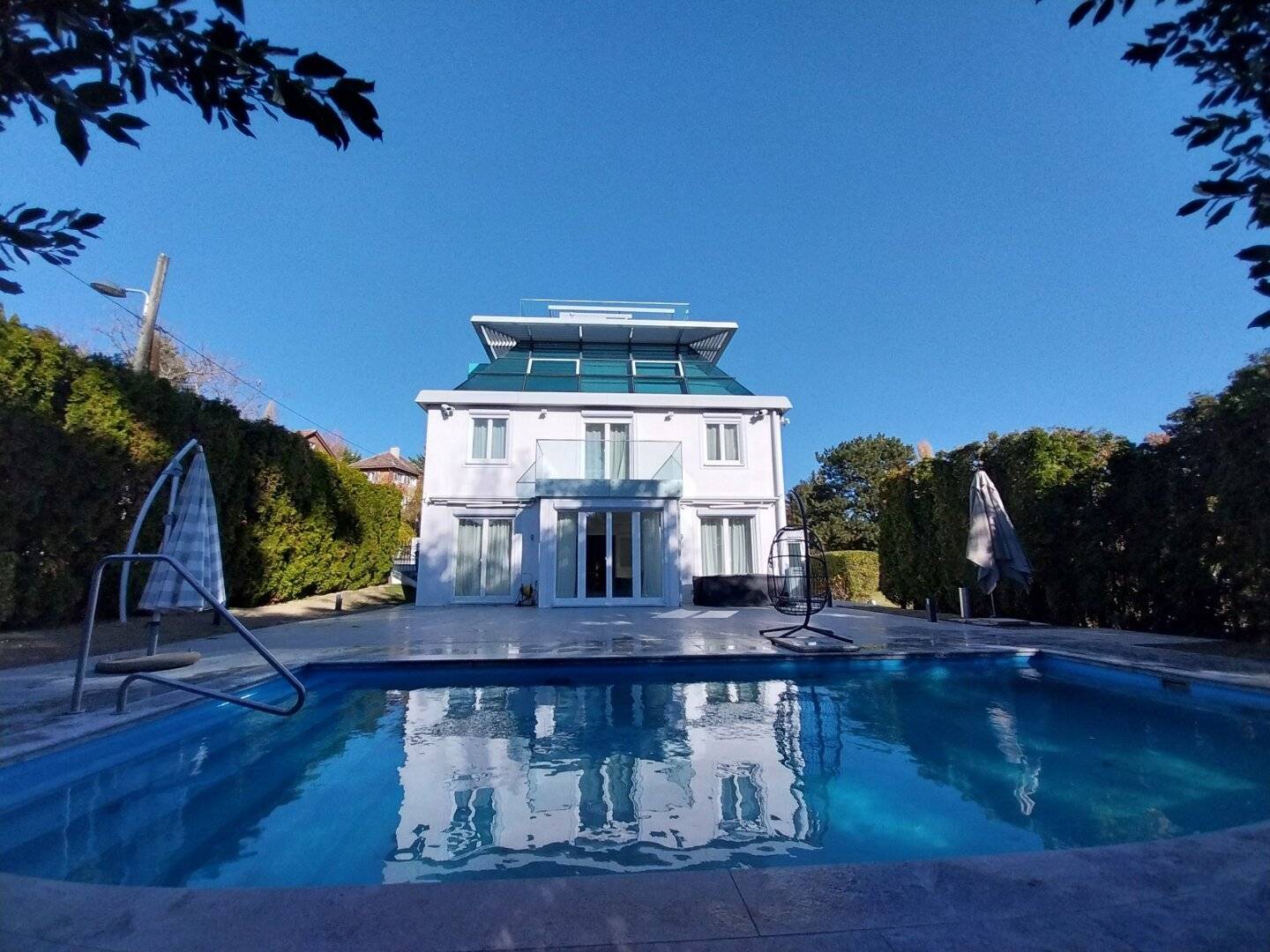 Wiener Eleganz pur: Einfamilienhaus mit Pool, Sauna & Traumblick