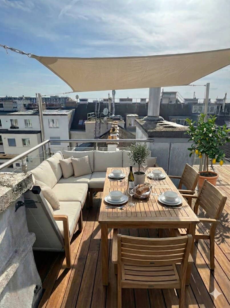 Kompakte Dachgeschoß-Einheit mit eigener Dachterrasse