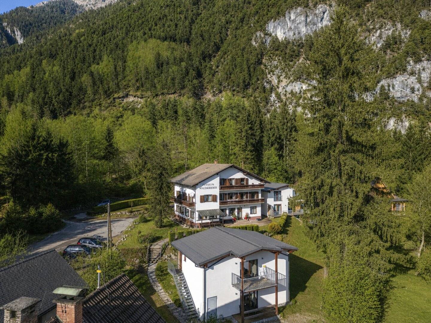 Top-Investment Pressegger See: Pension mit 12 Zimmern + 4 Neubau-Apartments (2020)