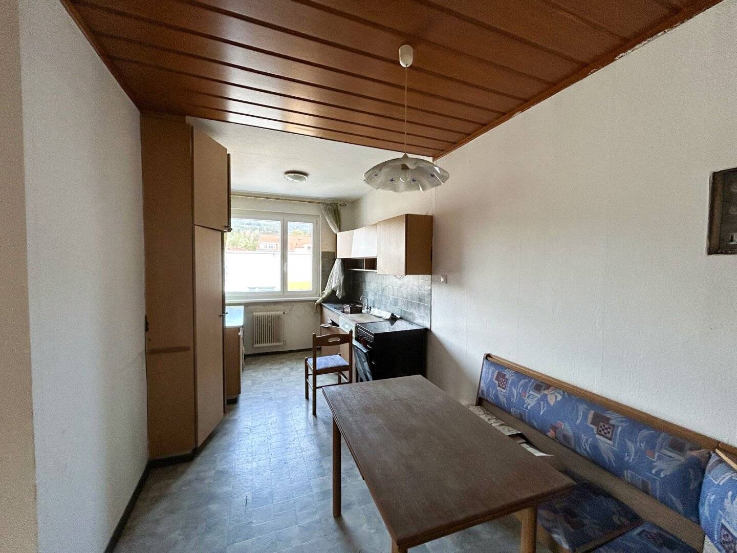 Sanierungsbedürftige 2 Zimmer-Wohnung mit viel Potential!