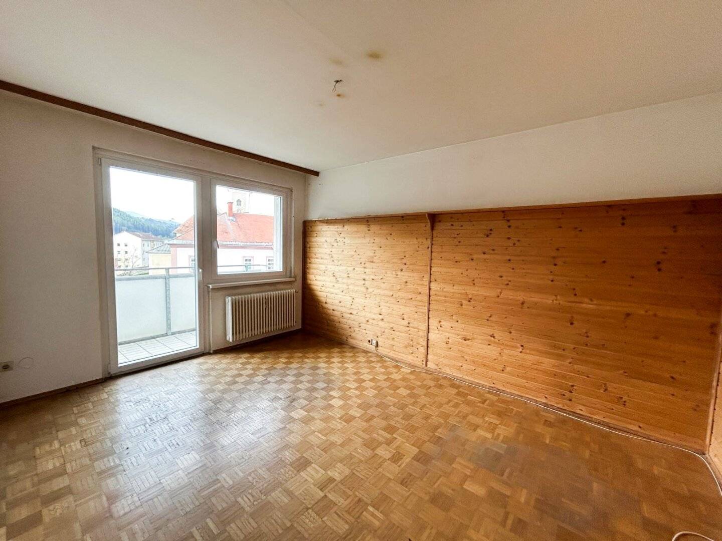 Sanierungsbedürftige 2 Zimmer-Wohnung mit viel Potential!