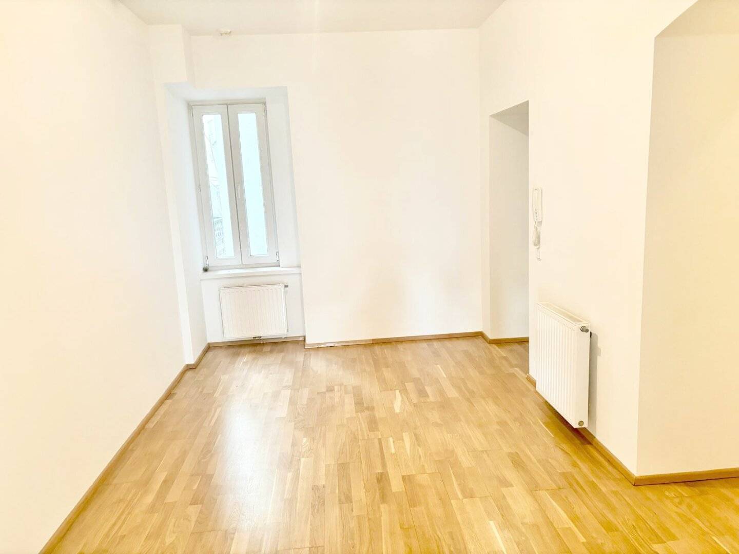Straßenseitiges Geschäftslokal/ Büro/Studio am Lichtenwerder Platz mit Hofterrasse (Keine Gastronomie)