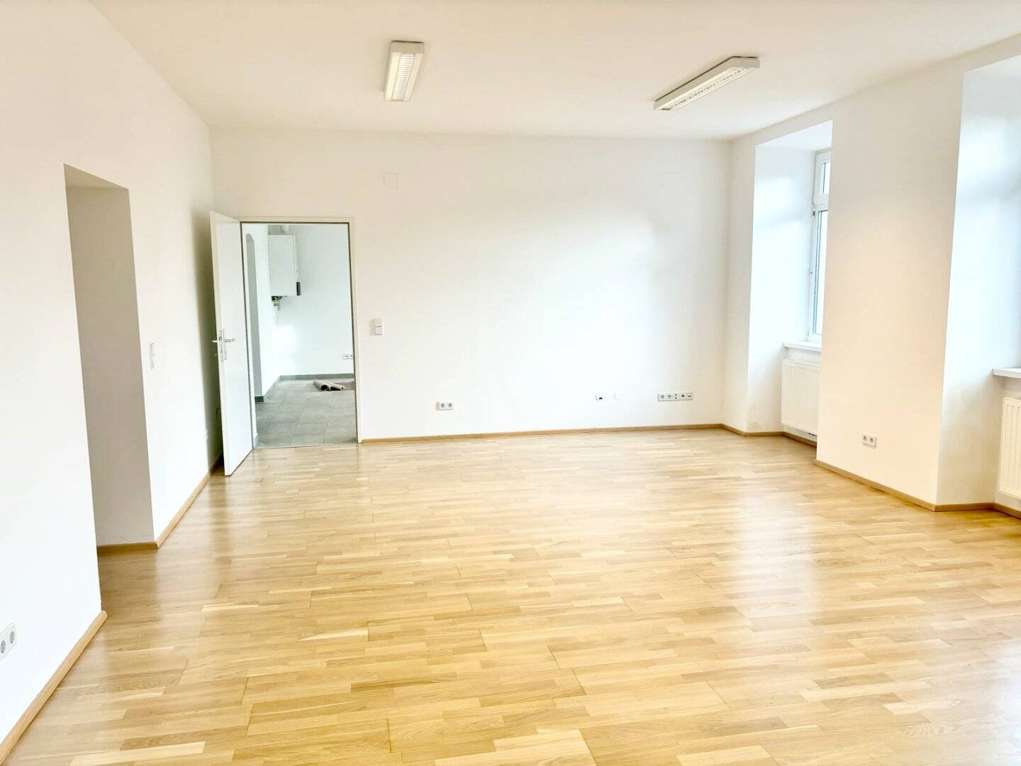 Straßenseitiges Geschäftslokal/ Büro/Studio am Lichtenwerder Platz mit Hofterrasse (Keine Gastronomie)