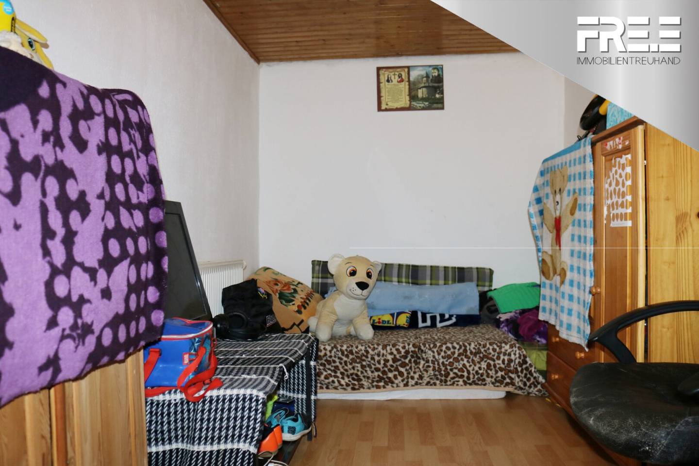 IDYLLISCHE LAGE | Teilrenovierter Bungalow mit riesiger Garage