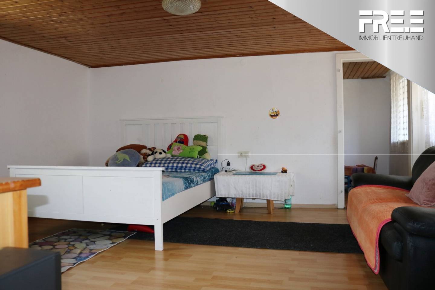 IDYLLISCHE LAGE | Teilrenovierter Bungalow mit riesiger Garage