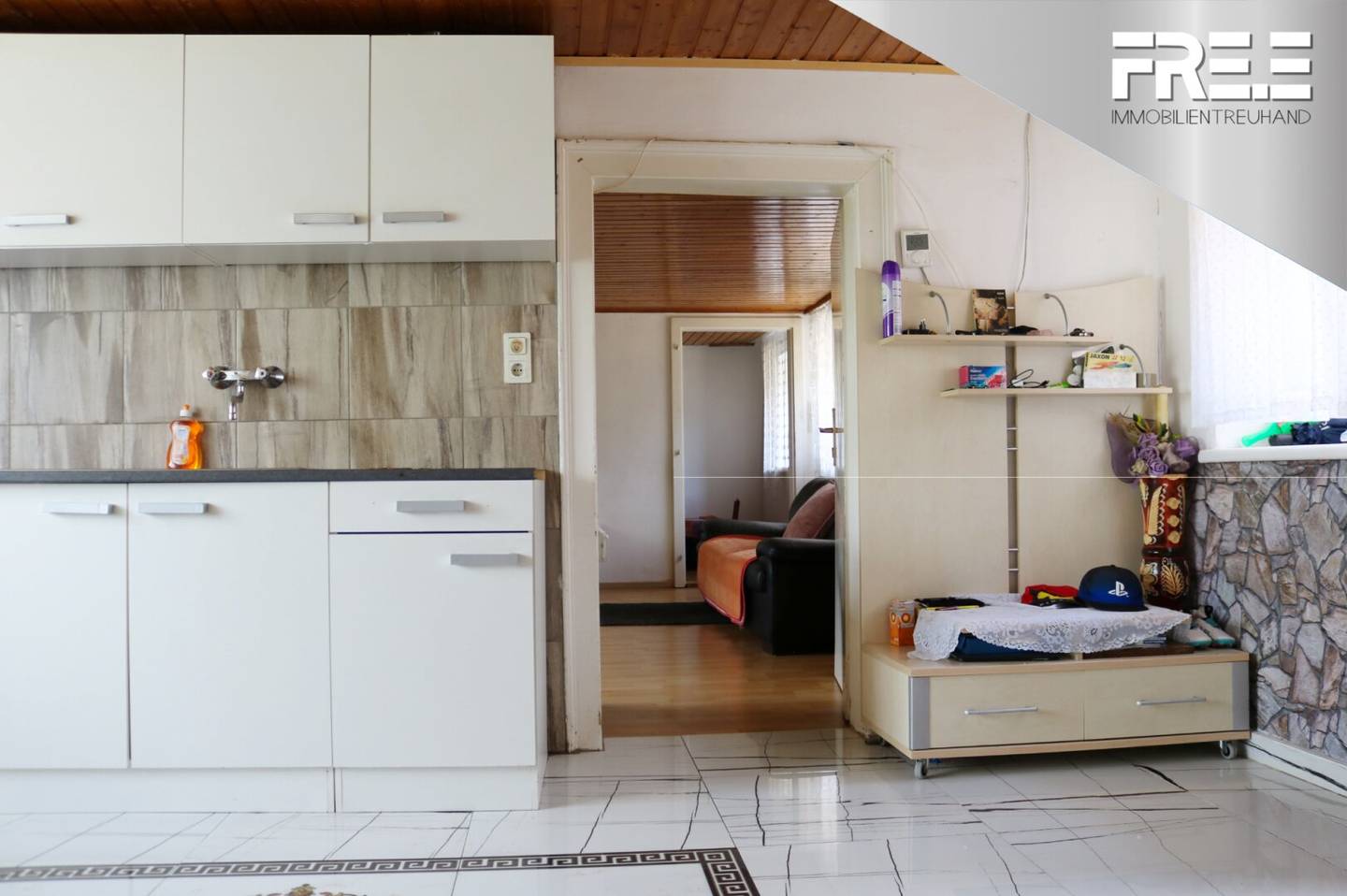 IDYLLISCHE LAGE | Teilrenovierter Bungalow mit riesiger Garage
