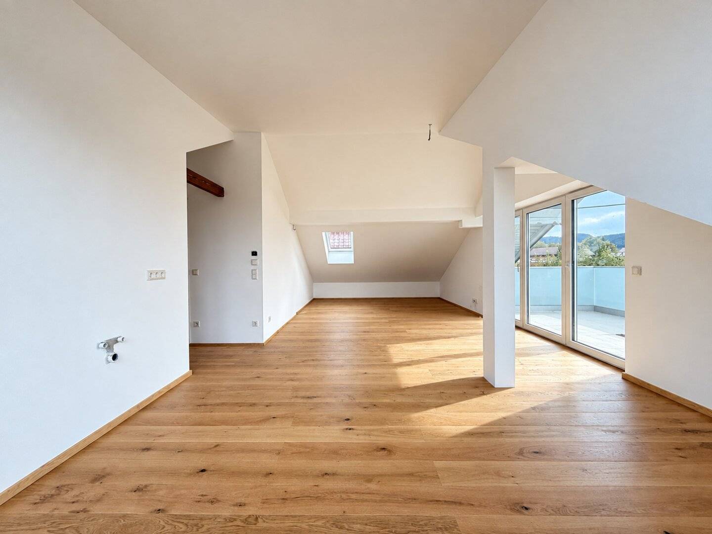 Wohnen wo andere Urlaub machen 3-Zimmer DG-Wohnung mit Balkon in Mattsee mit Seeblick
