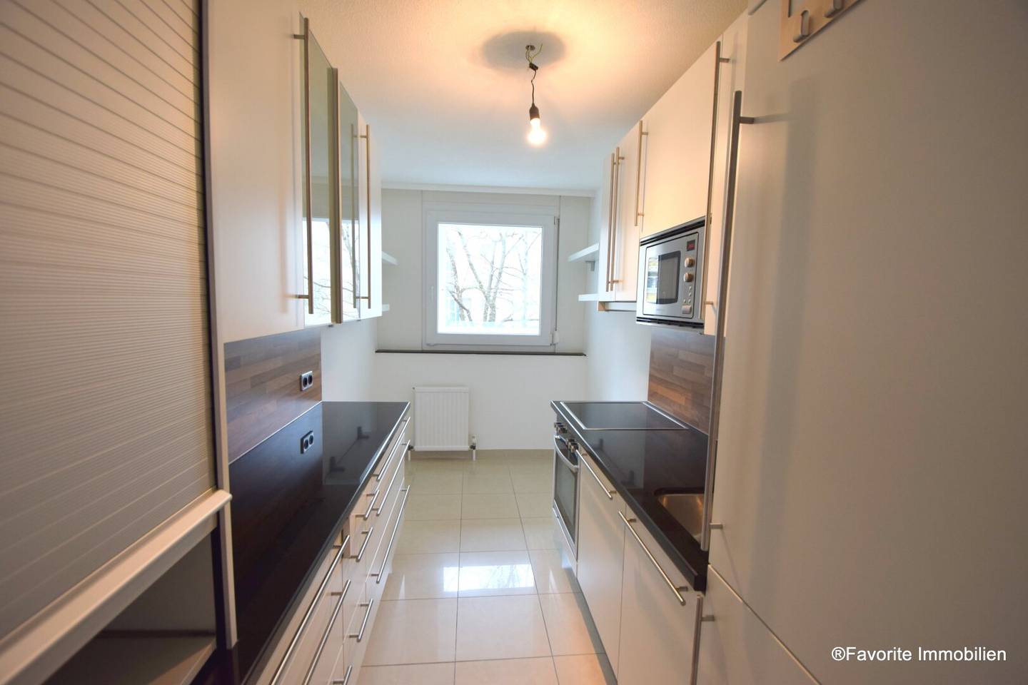 Schöne, gepflegte & zentral begehbare 3-Zi-Wohnung mit Loggia & Garage