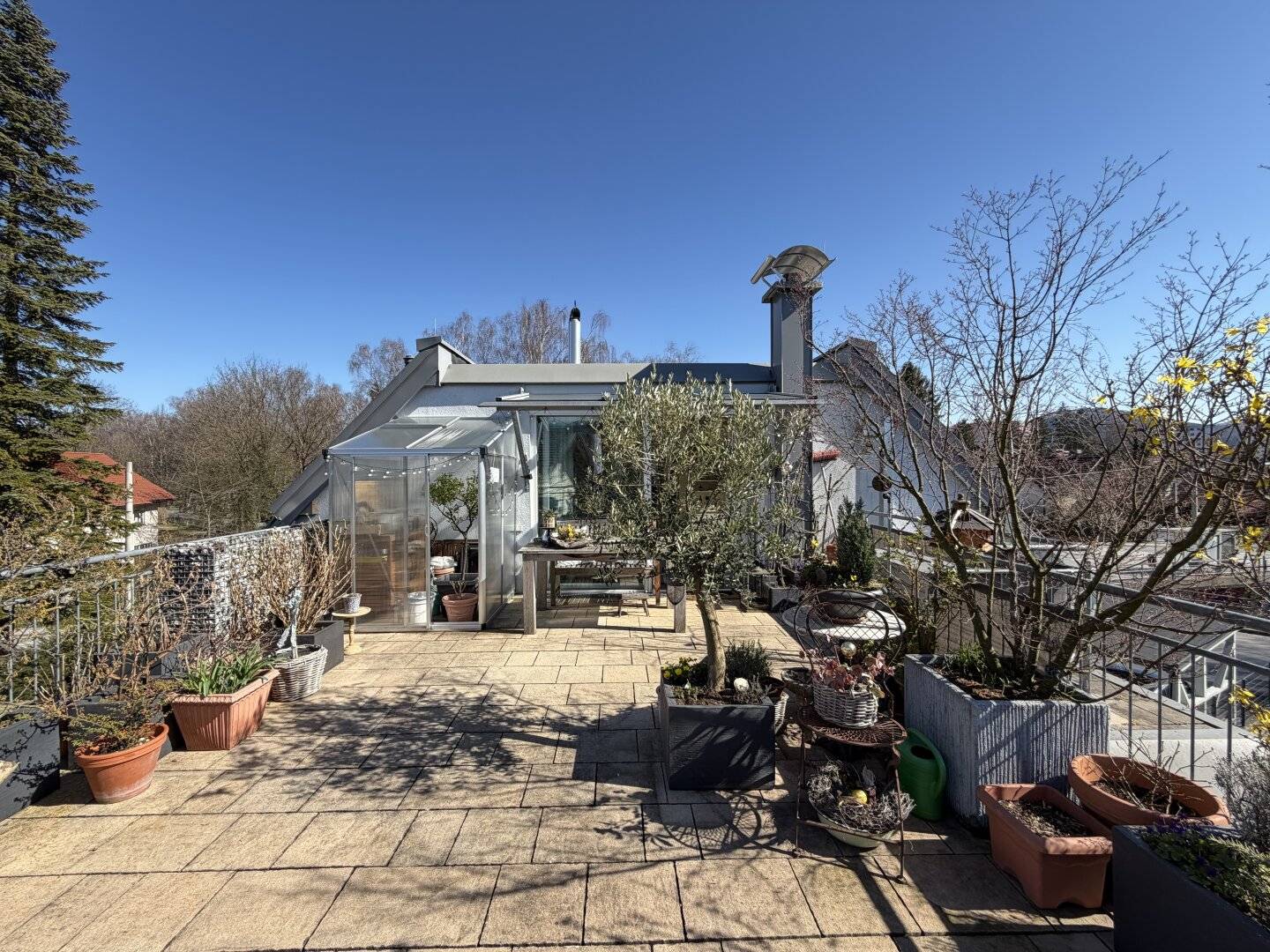 Schöne Penthousewohnung mit Süd-West Terrasse in unmittelbarer Innenstadtnähe/Ruhelage