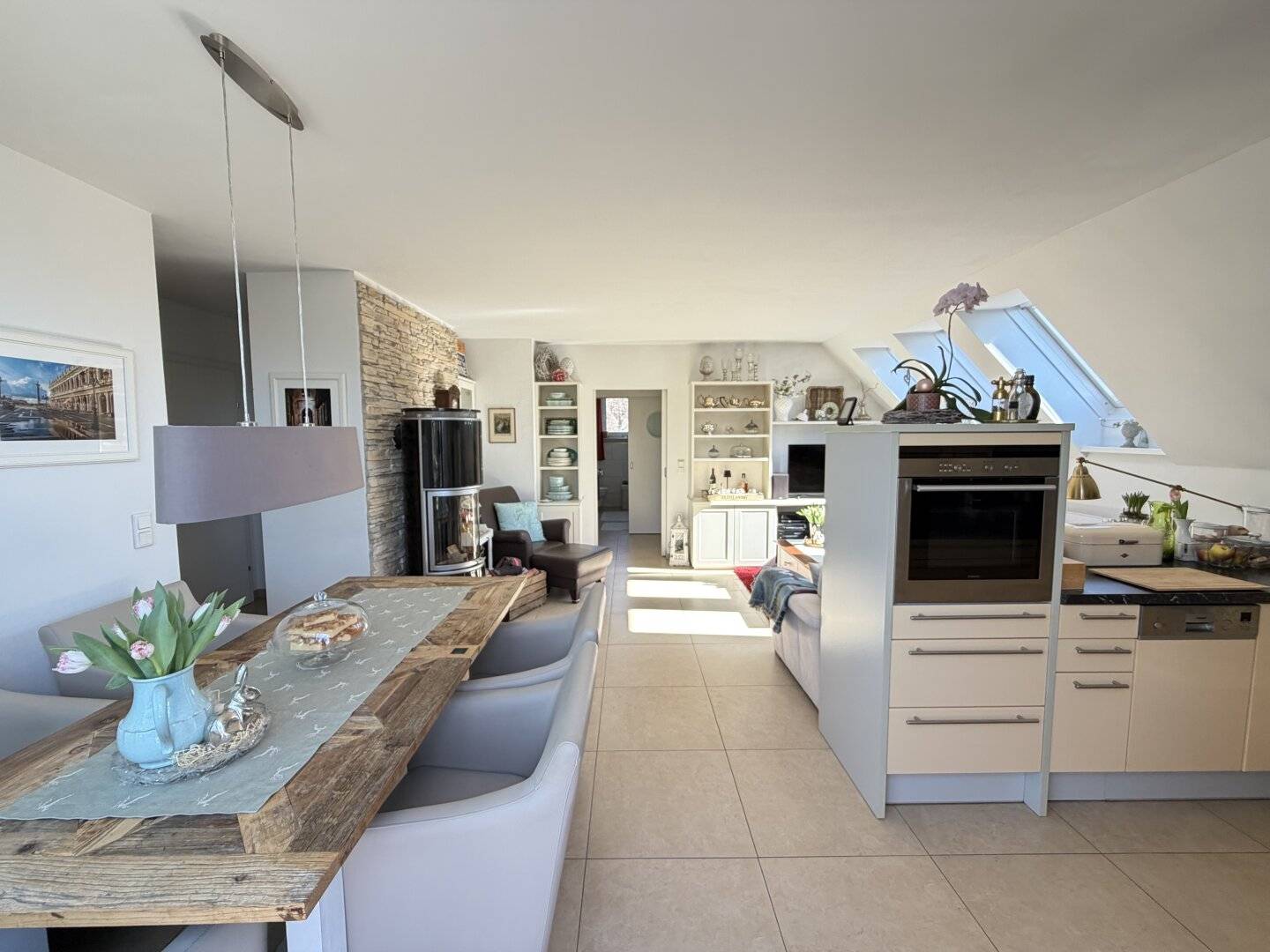 Schöne Penthousewohnung mit Süd-West Terrasse in unmittelbarer Innenstadtnähe/Ruhelage