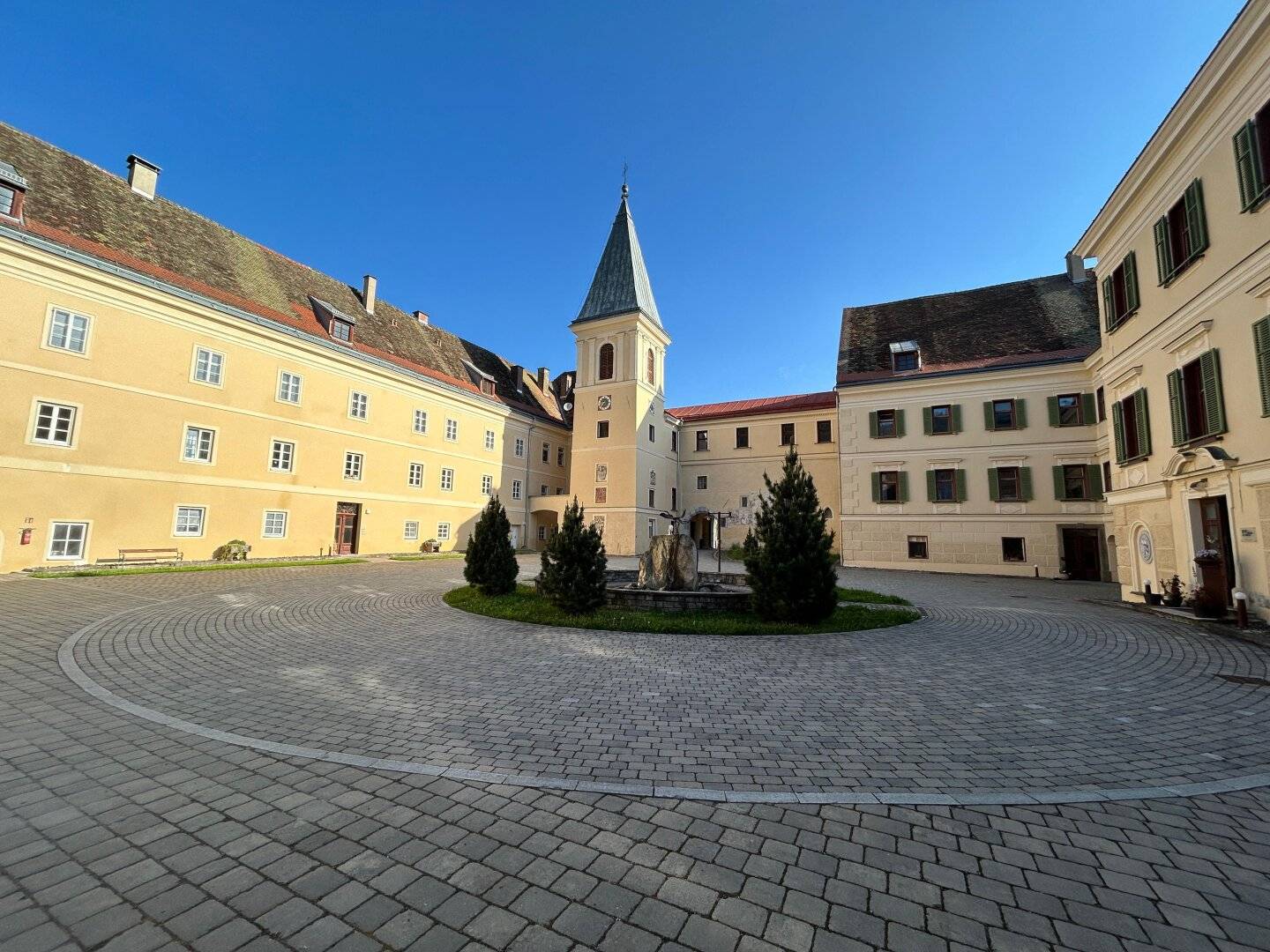 Von 60,25 m² - 139,90 m², wohnen oder arbeiten in einem  geschichtsumwobenen Gebäude!