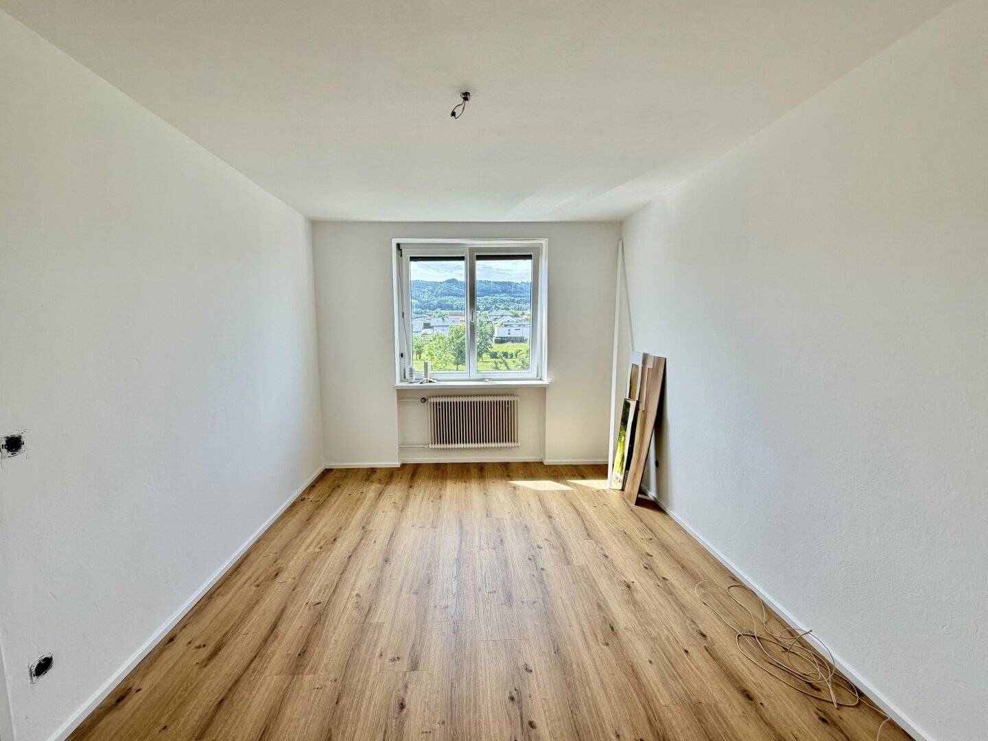 Renovierte 2-Zimmer-Wohnung mit Stellplatz in ruhiger Grünlage von Eugendorf
