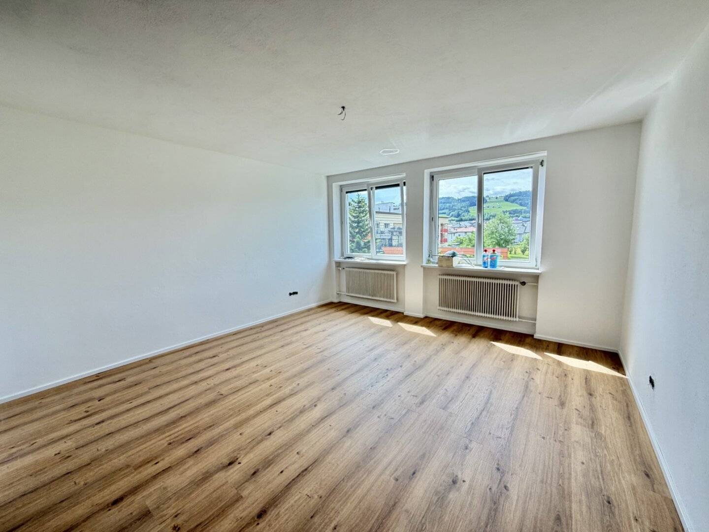 Renovierte 2-Zimmer-Wohnung mit Stellplatz in ruhiger Grünlage von Eugendorf
