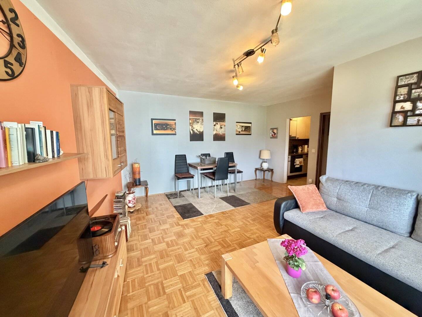 2-Zimmer-Wohnung mit Balkon und TG-Stellplatz - ideal zum Gestalten nach Ihren Wünschen
