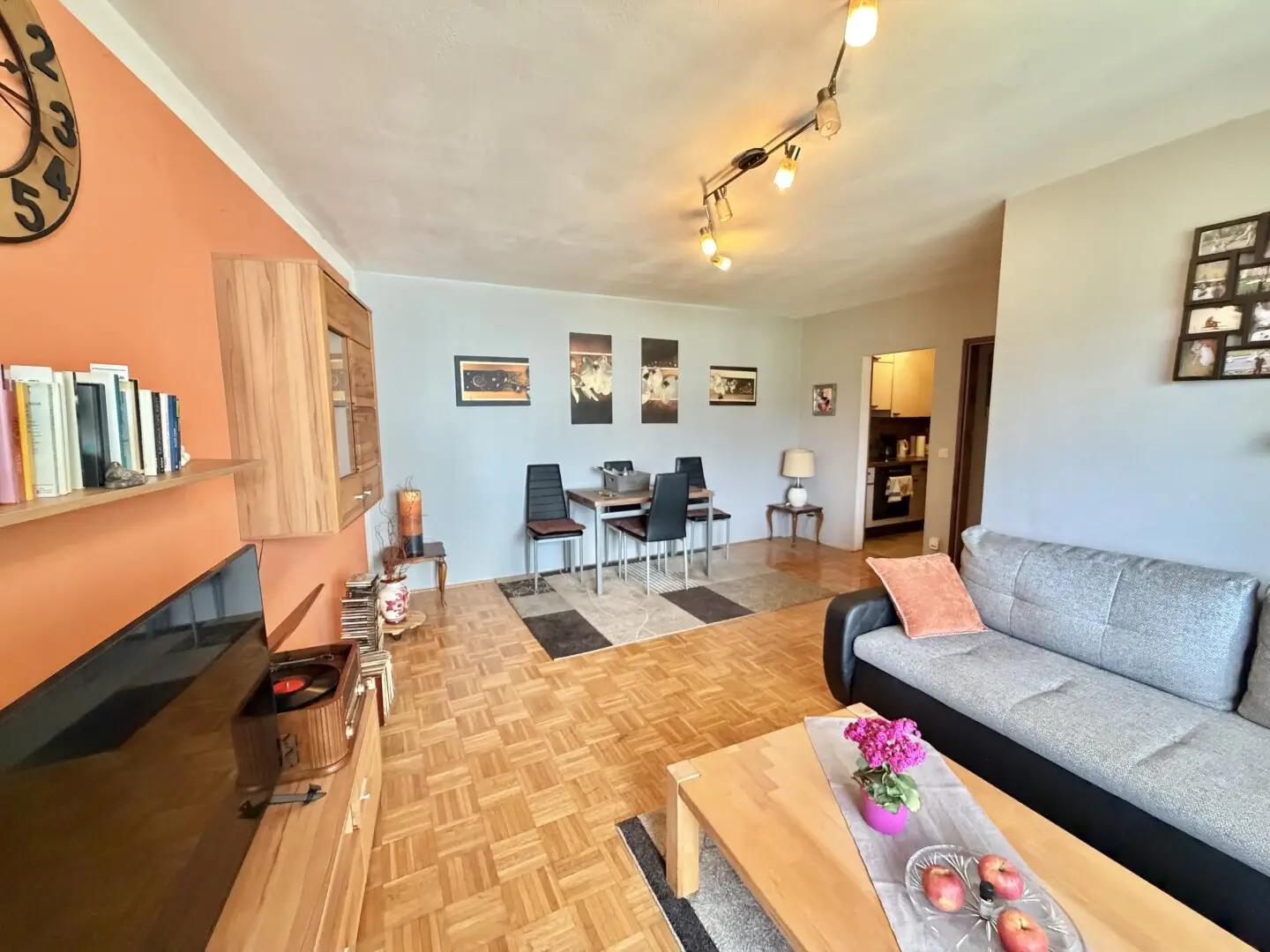 2-Zimmer-Wohnung mit Balkon und TG-Stellplatz - ideal zum Gestalten nach Ihren Wünschen