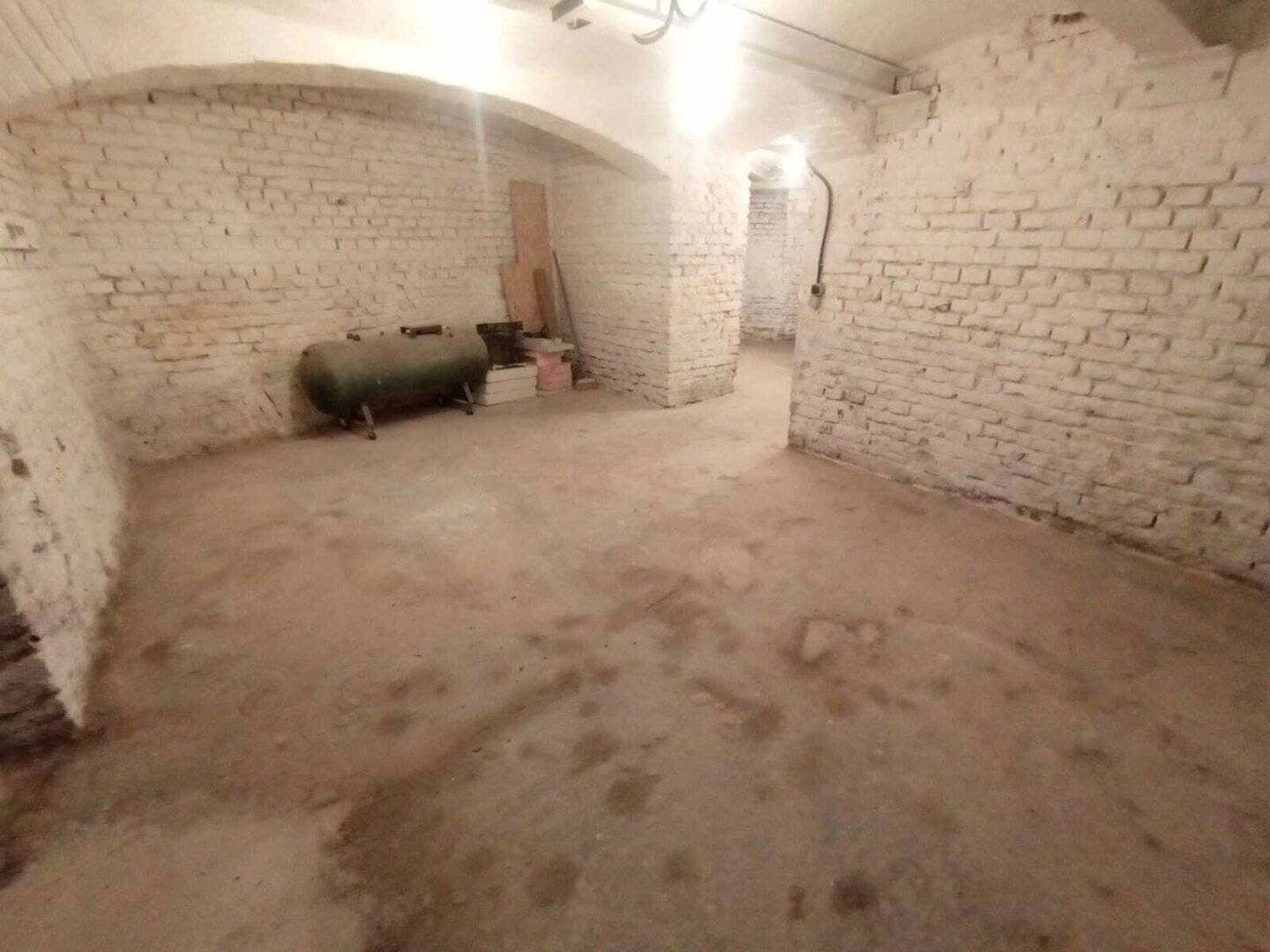 Sie haben keinen Platz, aber wir ein freies Lager gleich um die Ecke!