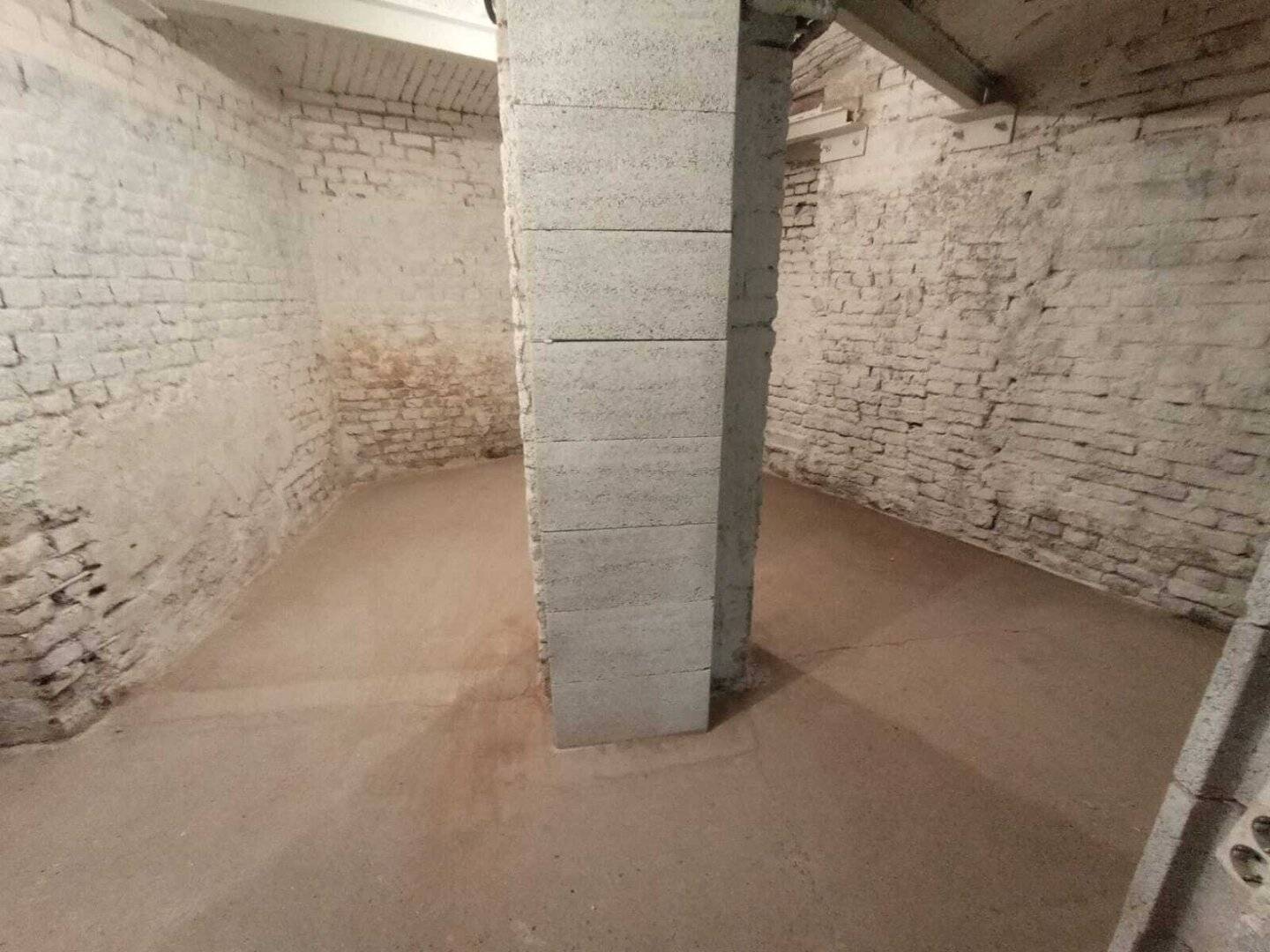 Sie haben keinen Platz, aber wir ein freies Lager gleich um die Ecke!