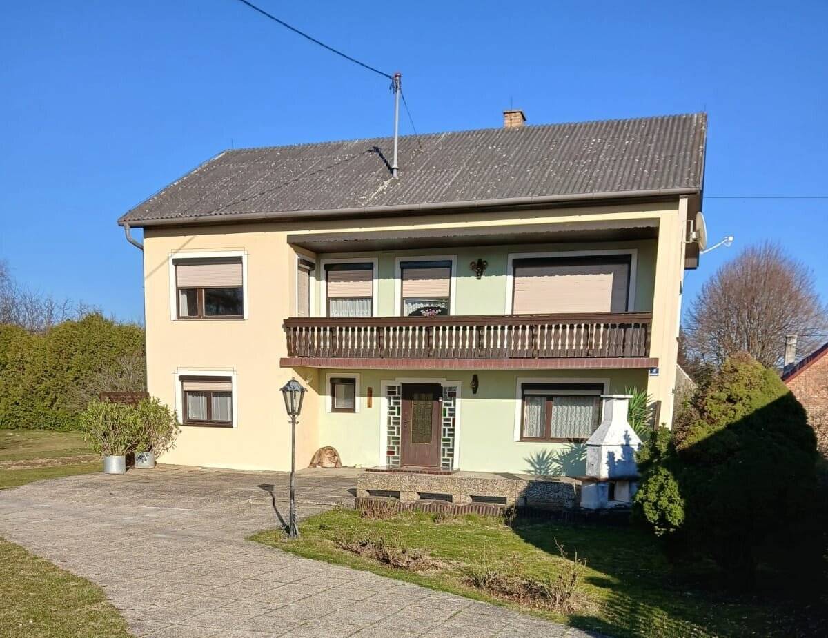 Einfamilienhaus mit großem Grundstück und Nebengebäude in traumhaft ruhiger Lage