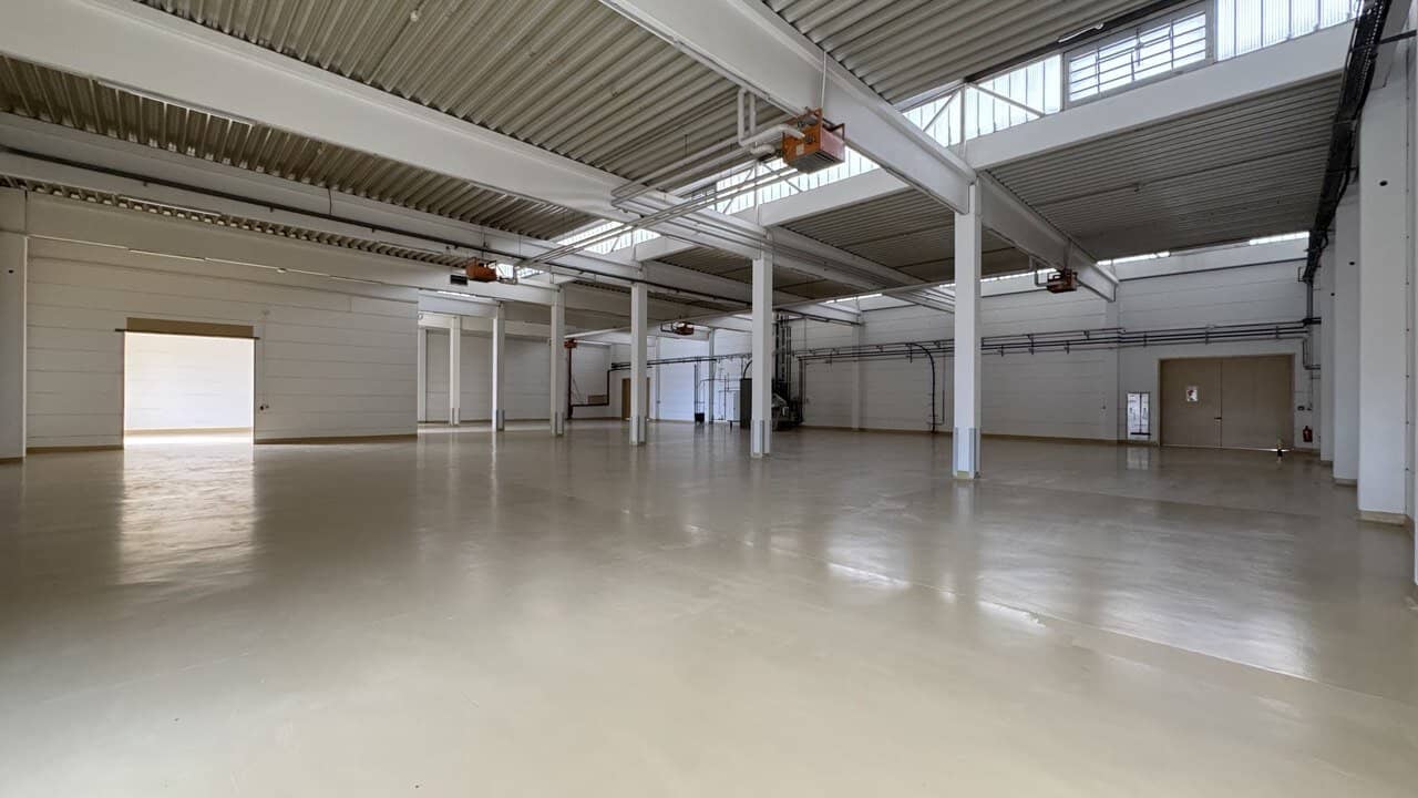 Produktions- & Lagerhalle | 3.057 m² | Lebensmitteltauglich | 5 t/m² Bodenbelastung | St. Pölten / S33