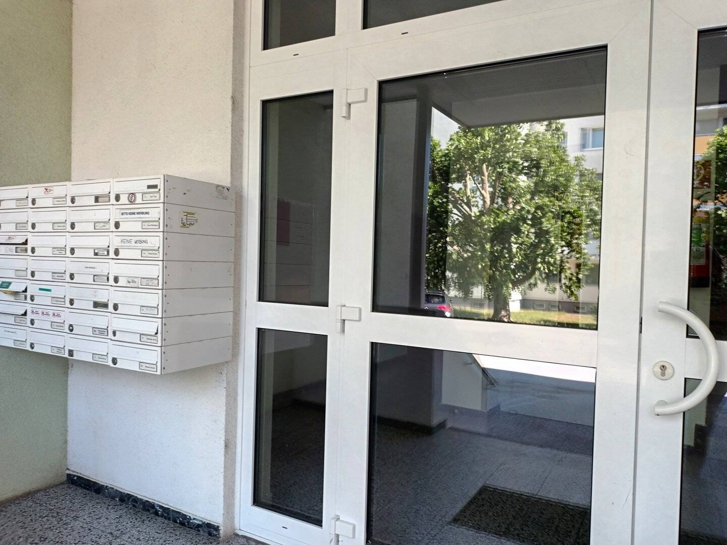 Sanierungsbedürftige Eigentumswohnung im 2.Liftstock mit Göttweigblick in angenehmer Grünlage!