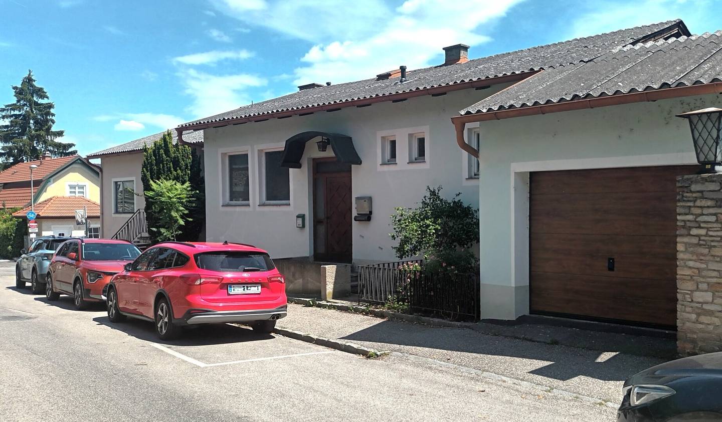 Kompaktes Doppelhaus am Fuße des Kreuzbergs mit Entwicklungsmöglichkeiten!