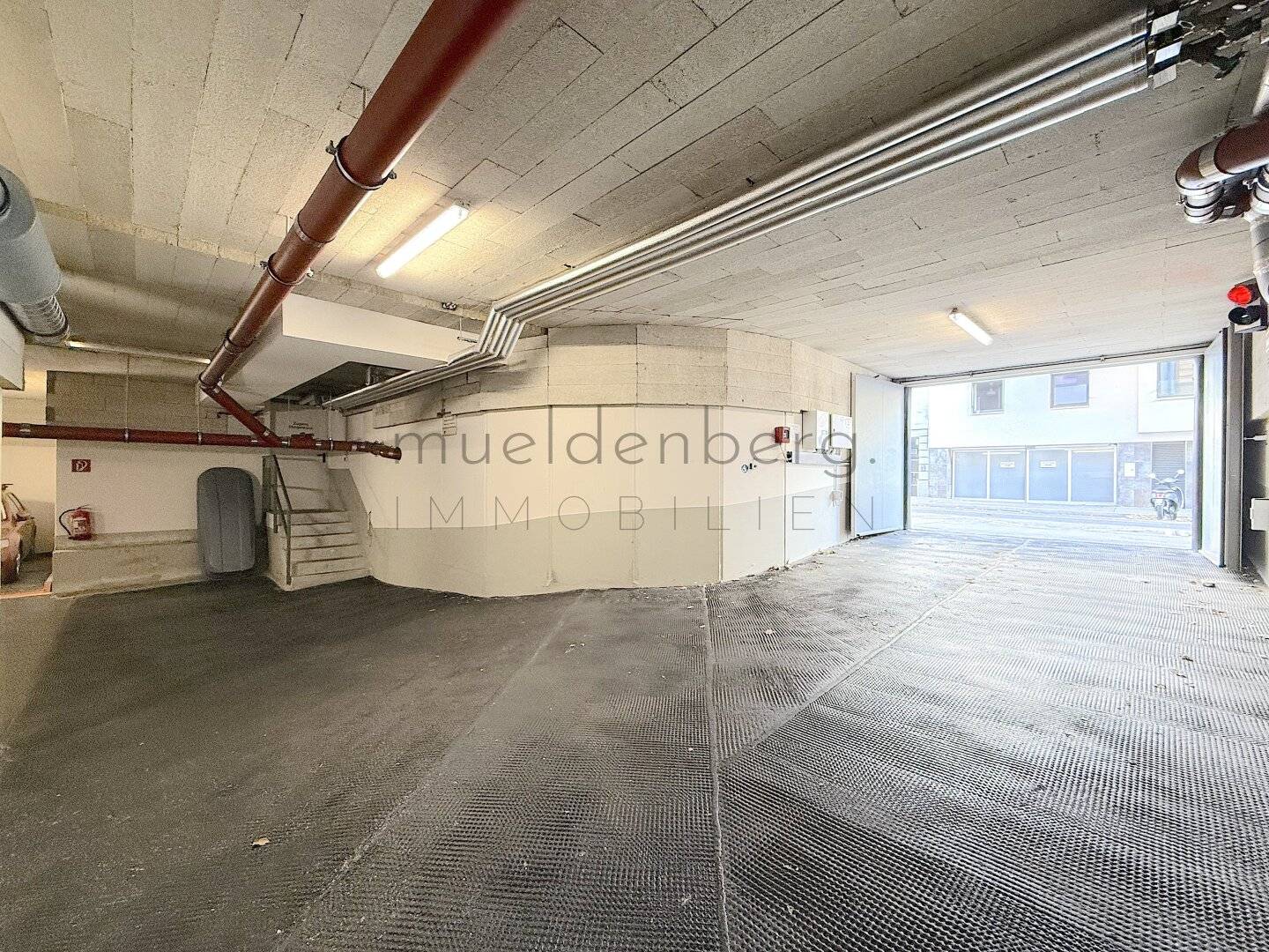 Garagenplatz nahe Hütteldorfer Straße (U3 Station)