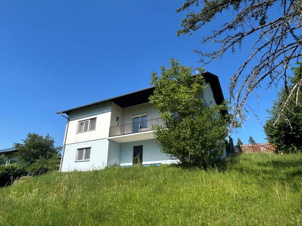 Wohnhaus in ruhiger Lage mit Aussicht auf Fischteich
