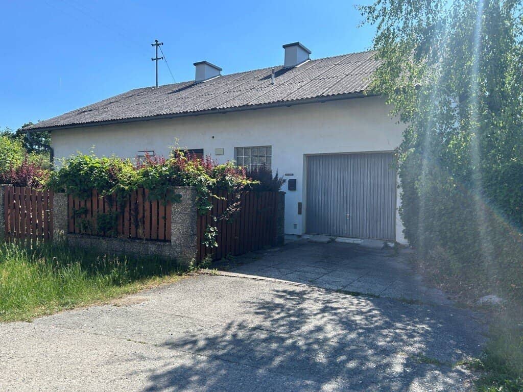 Wohnhaus in ruhiger Lage mit Aussicht auf Fischteich