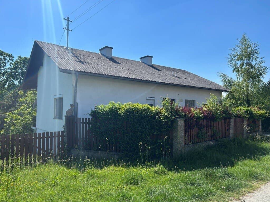 Wohnhaus in ruhiger Lage mit Aussicht auf Fischteich