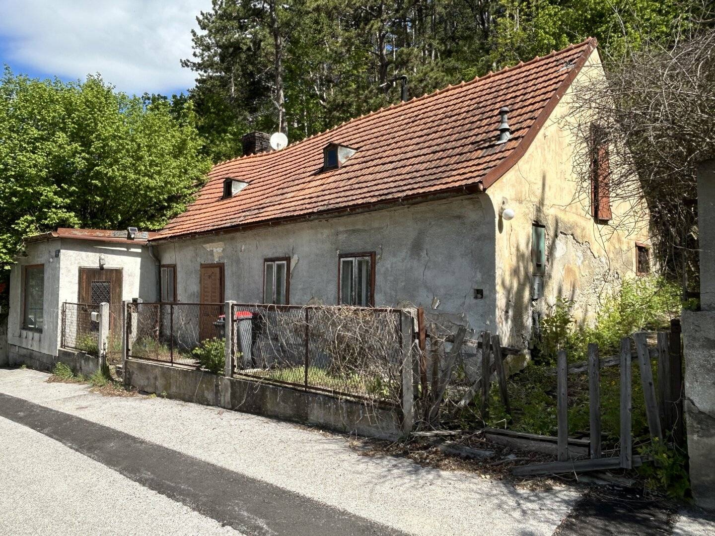 Grundstück mit Abbruchobjekt in Fahrafeld