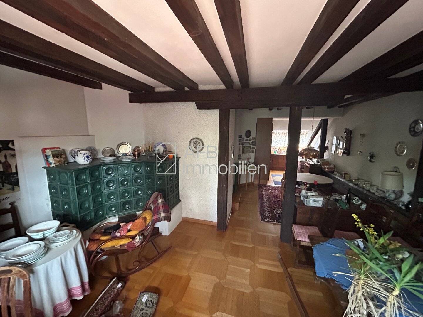 Dachgeschosswohnung mit ruhiger Innenhofterrasse in einer charmanten Altbauliegenschaft!