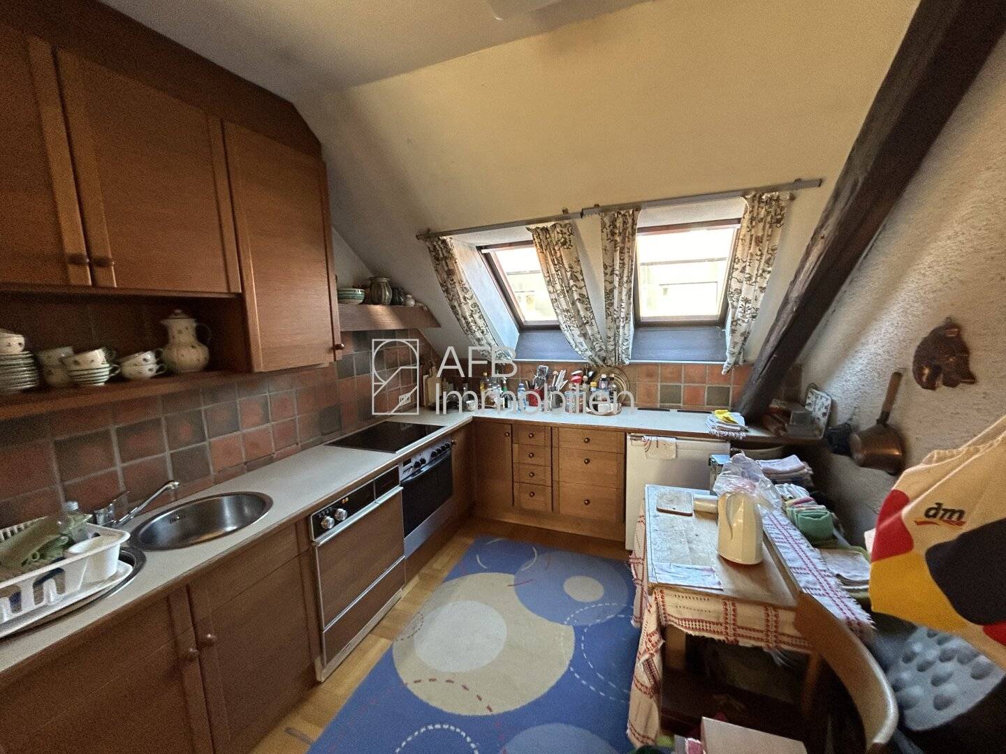 Dachgeschosswohnung mit ruhiger Innenhofterrasse in einer charmanten Altbauliegenschaft!
