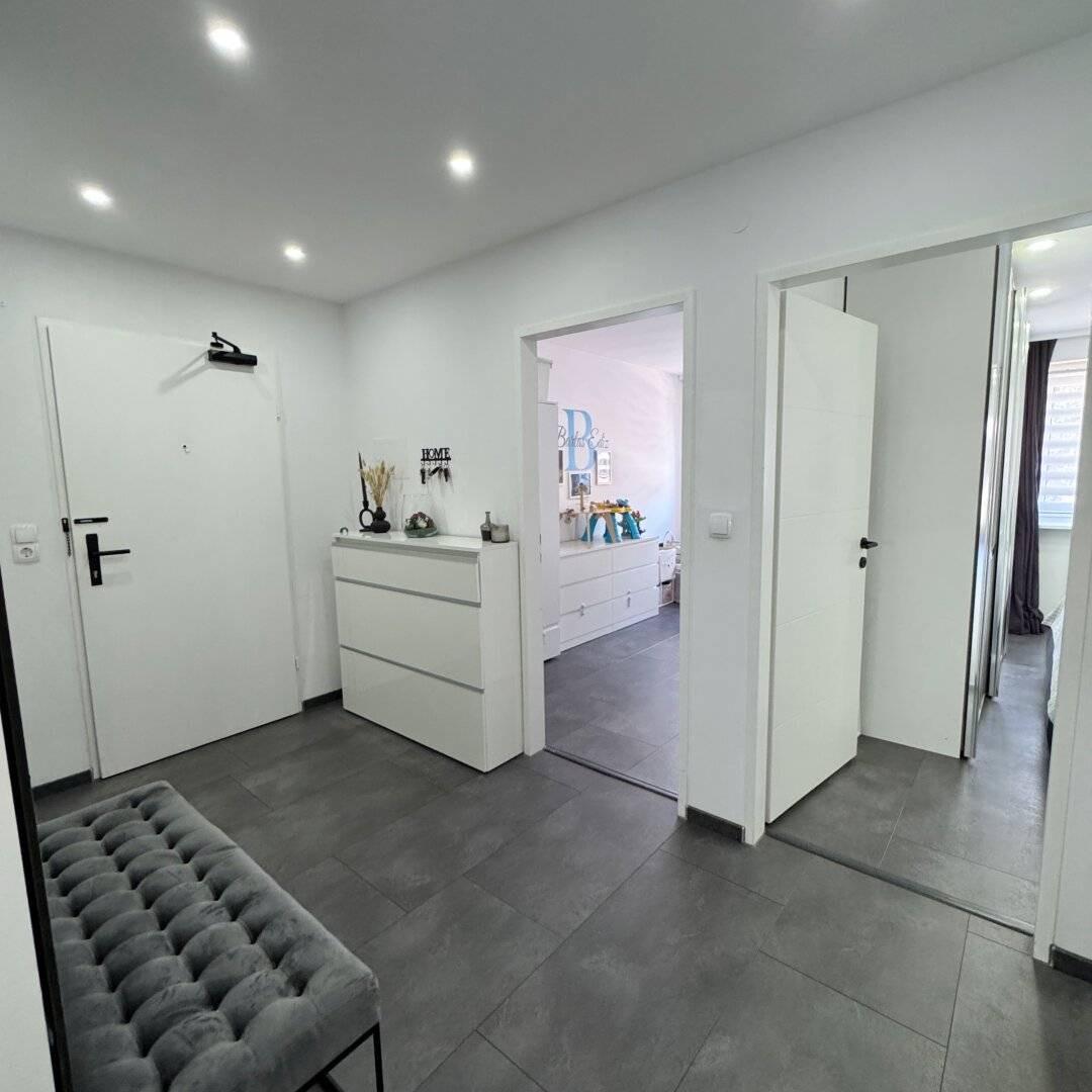 Neuer Preis! Neuwertige 3-Zimmer-Wohnung mit Loggia in Schwaz – Ihr neues Zuhause!