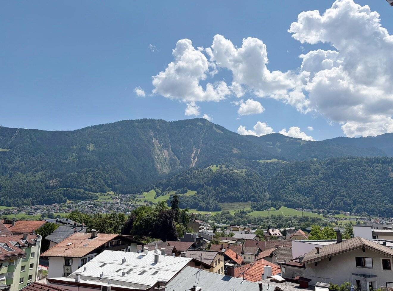 Gepflegte Dachgeschosswohnung mit Terrasse und Tiefgarage in Jenbach zu verkaufen!