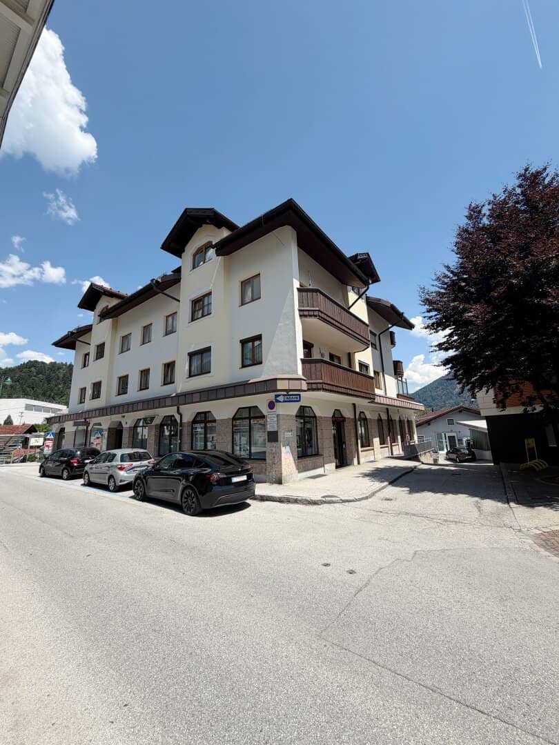 Gepflegte Dachgeschosswohnung mit Terrasse und Tiefgarage in Jenbach zu verkaufen!