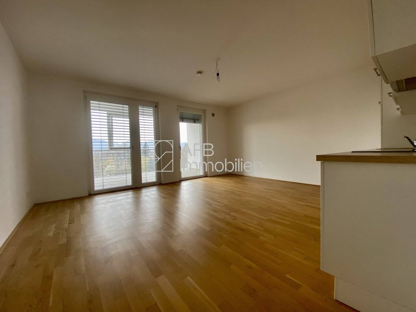 2 Monate mietfrei - 3 Zimmer Genossenschaftswohnung mit großer Loggia