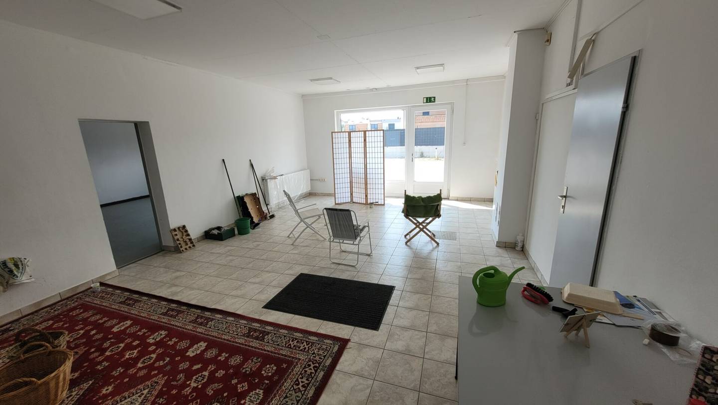 Vielseitige Gewerbeliegenschaft mit Büro- und Lagerflächen + 100m² Wohnung im OG