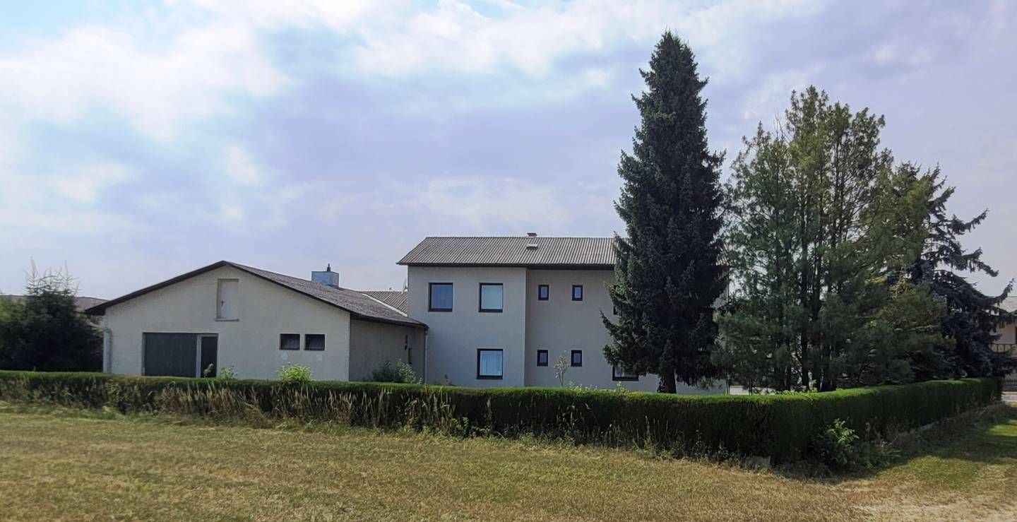 Vielseitige Gewerbeliegenschaft mit Büro- und Lagerflächen + 100m² Wohnung im OG
