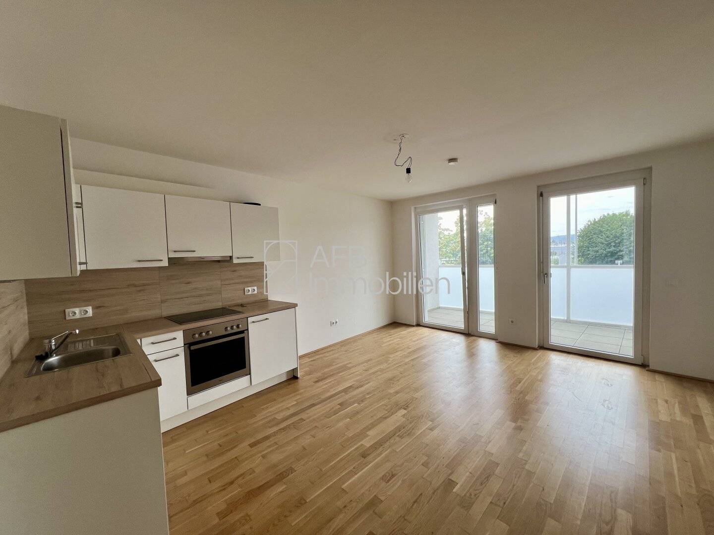 3 Monate mietfrei! 2 Zimmer Genossenschaftswohnung mit großer Loggia Nähe Citypark
