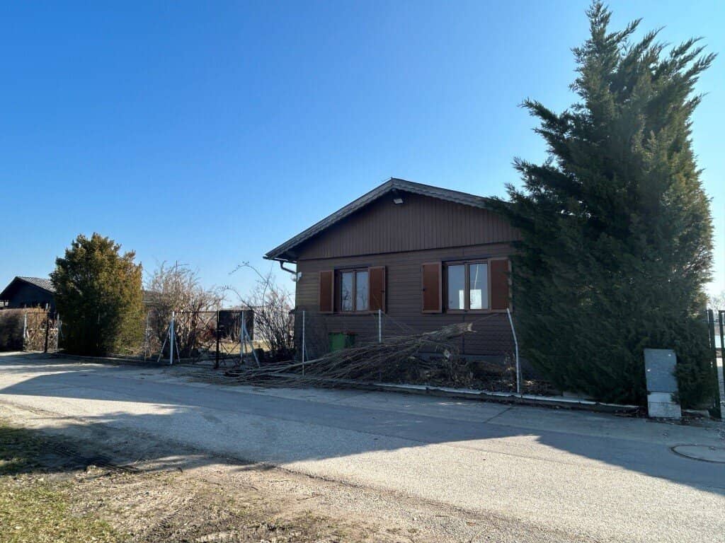Wochenendhaus auf Pachtgrund am Badeteich Sandparz