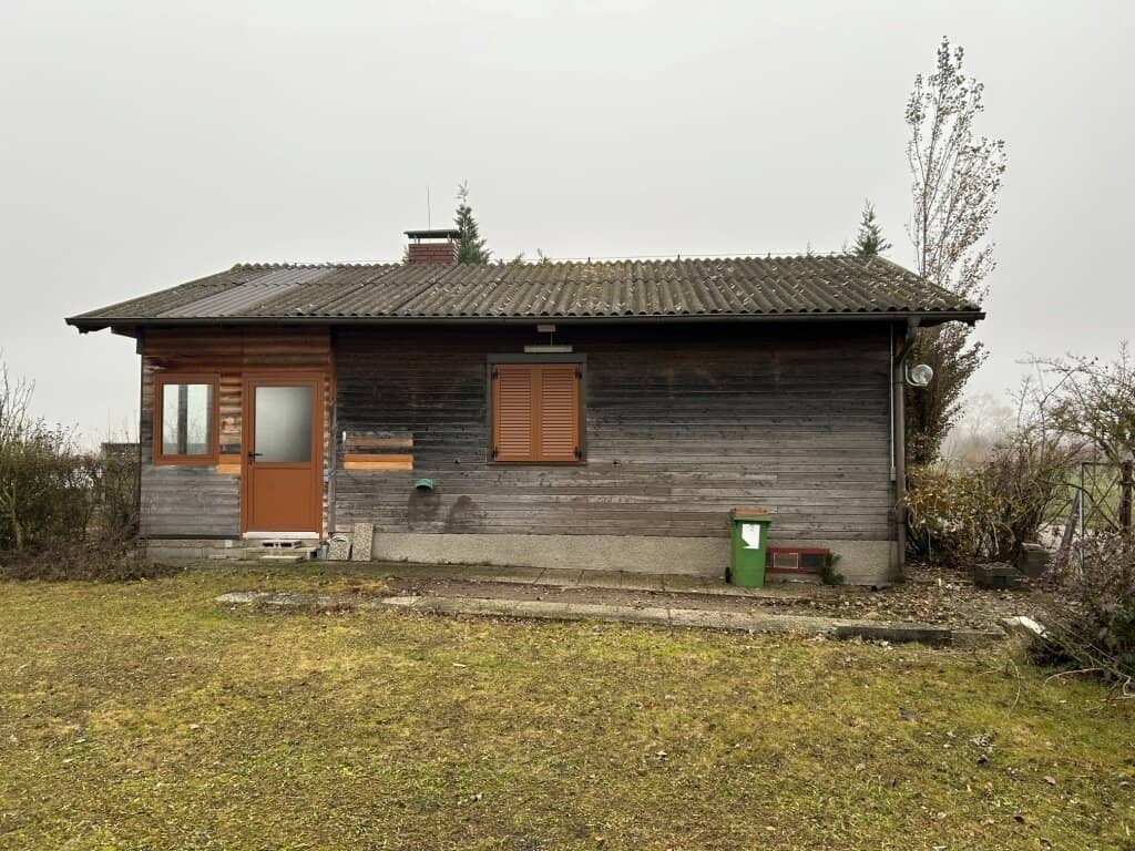 Wochenendhaus auf Pachtgrund am Badeteich Sandparz
