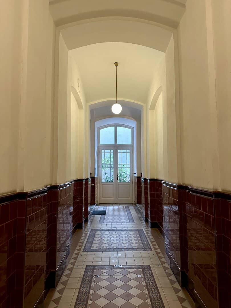 Möbliertes Design Studio im 8. Bezirk