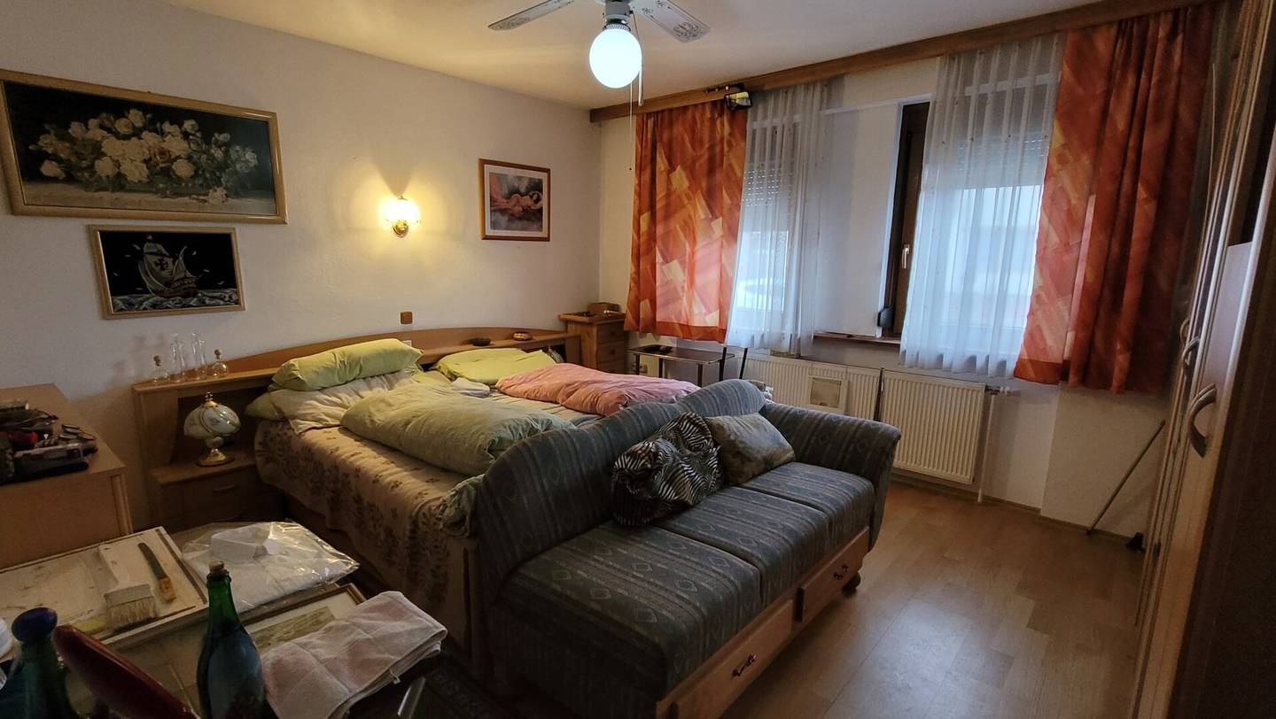 Einfamilienhaus mit Doppelgarage mit ausgebauter Dachgeschoßwohnung in Stratzdorf