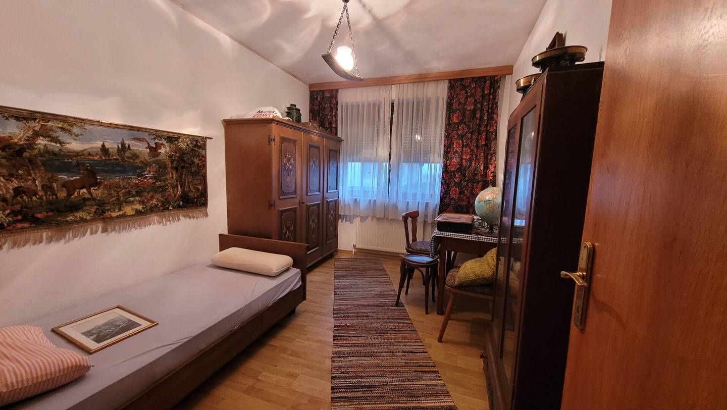 Einfamilienhaus mit Doppelgarage mit ausgebauter Dachgeschoßwohnung in Stratzdorf